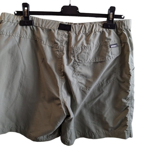 MEC women's skort for golf size XL. Green tan  colour, lightweight material - Picture 4 of 8